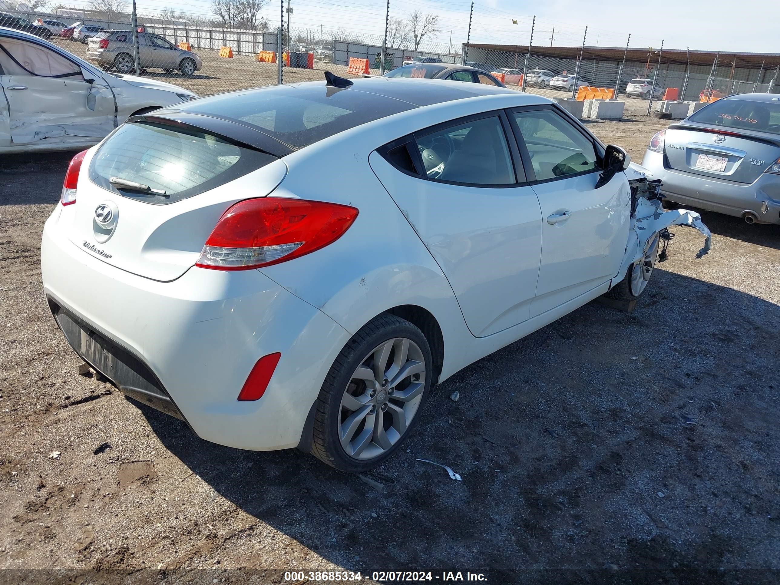 Photo 3 VIN: KMHTC6AD0DU116513 - HYUNDAI VELOSTER 