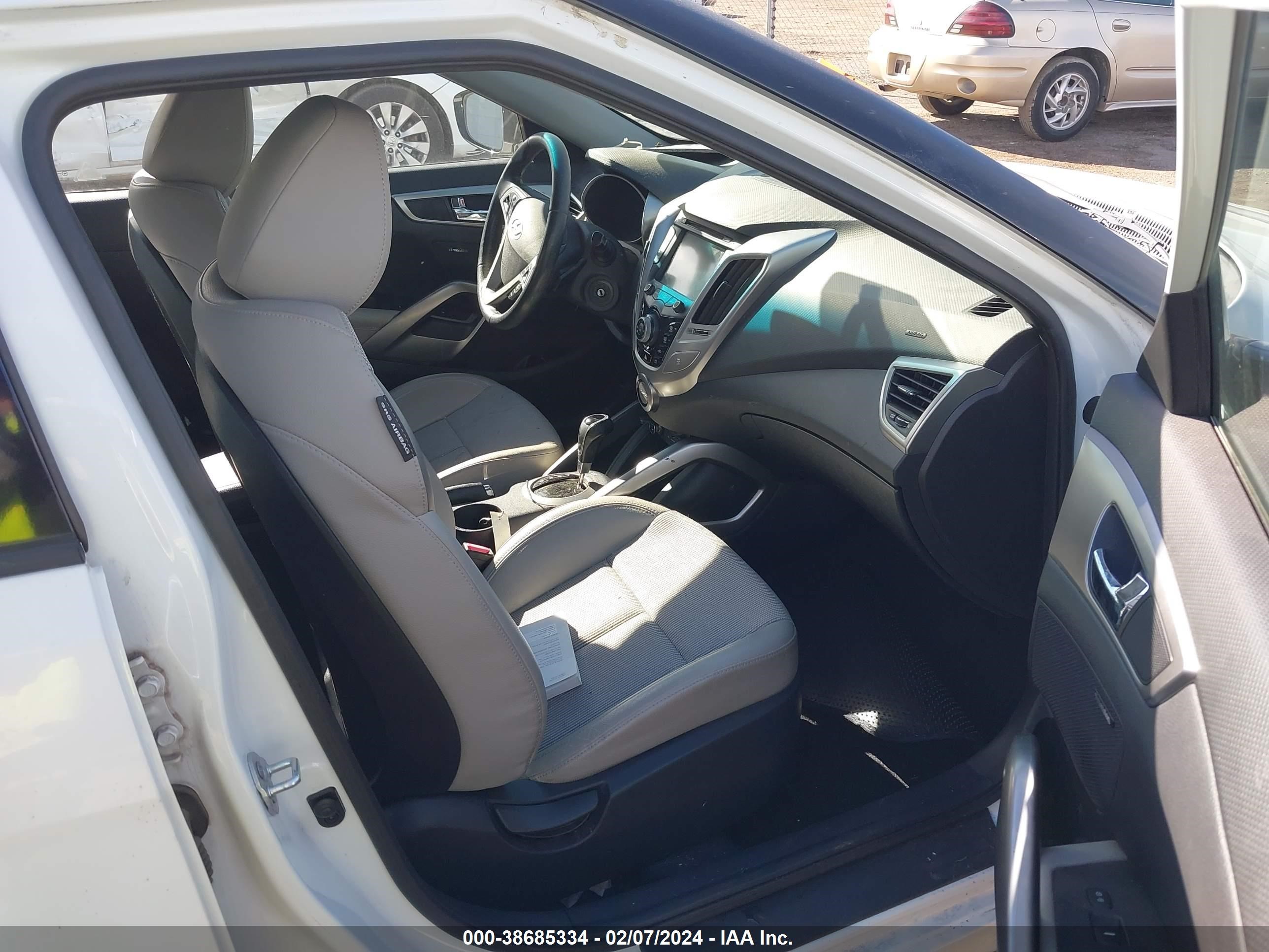 Photo 4 VIN: KMHTC6AD0DU116513 - HYUNDAI VELOSTER 