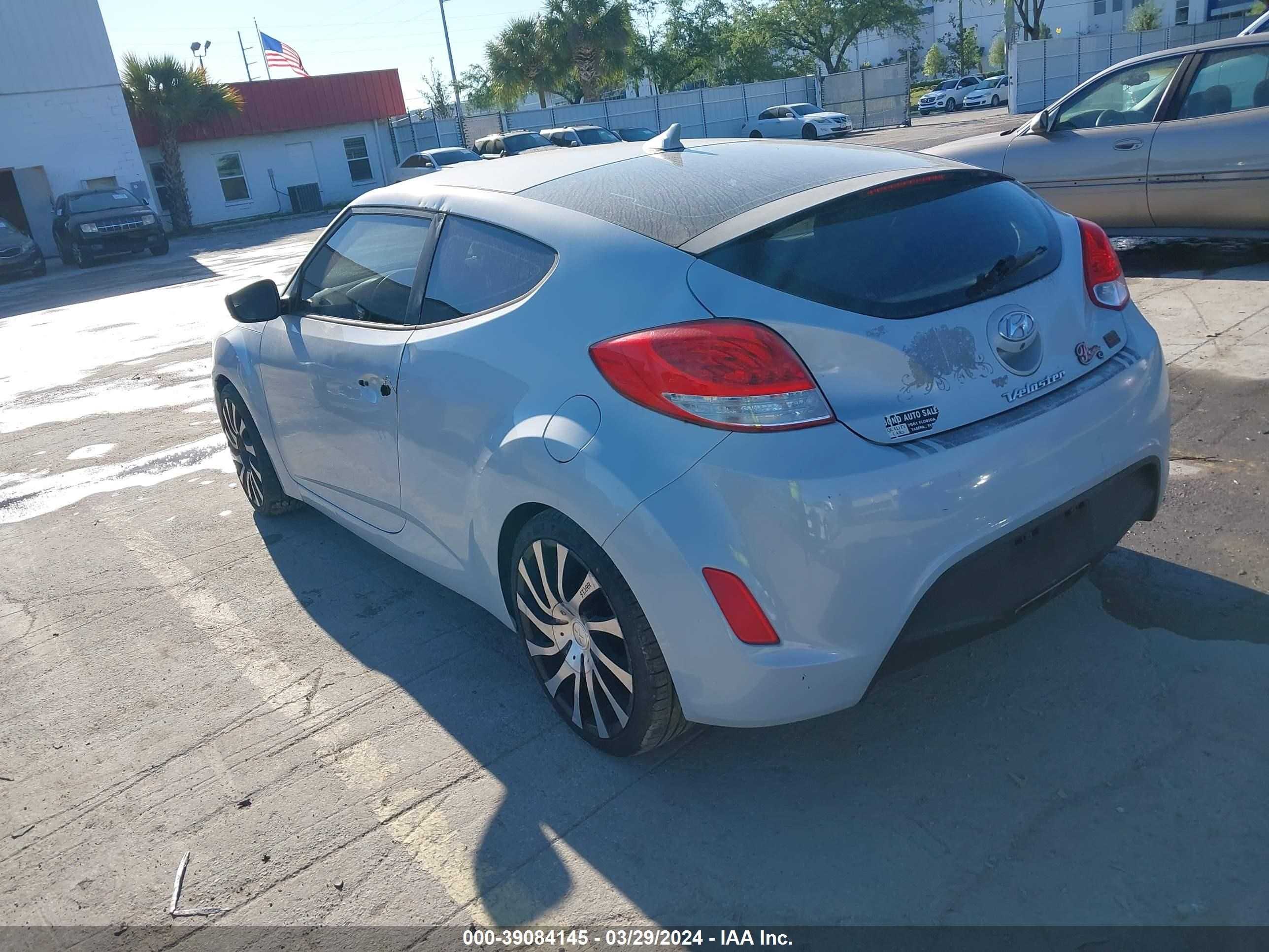 Photo 2 VIN: KMHTC6AD0EU213504 - HYUNDAI VELOSTER 