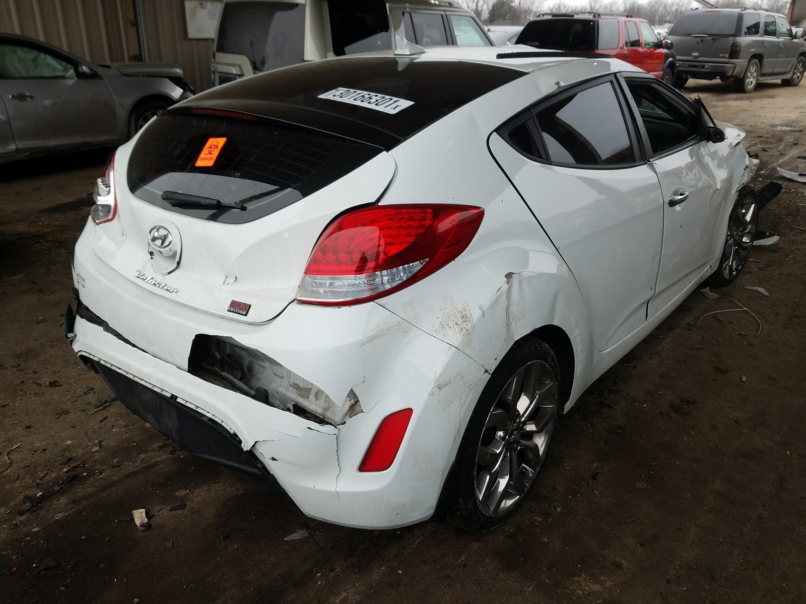 Photo 3 VIN: KMHTC6AD0FU219529 - HYUNDAI VELOSTER 