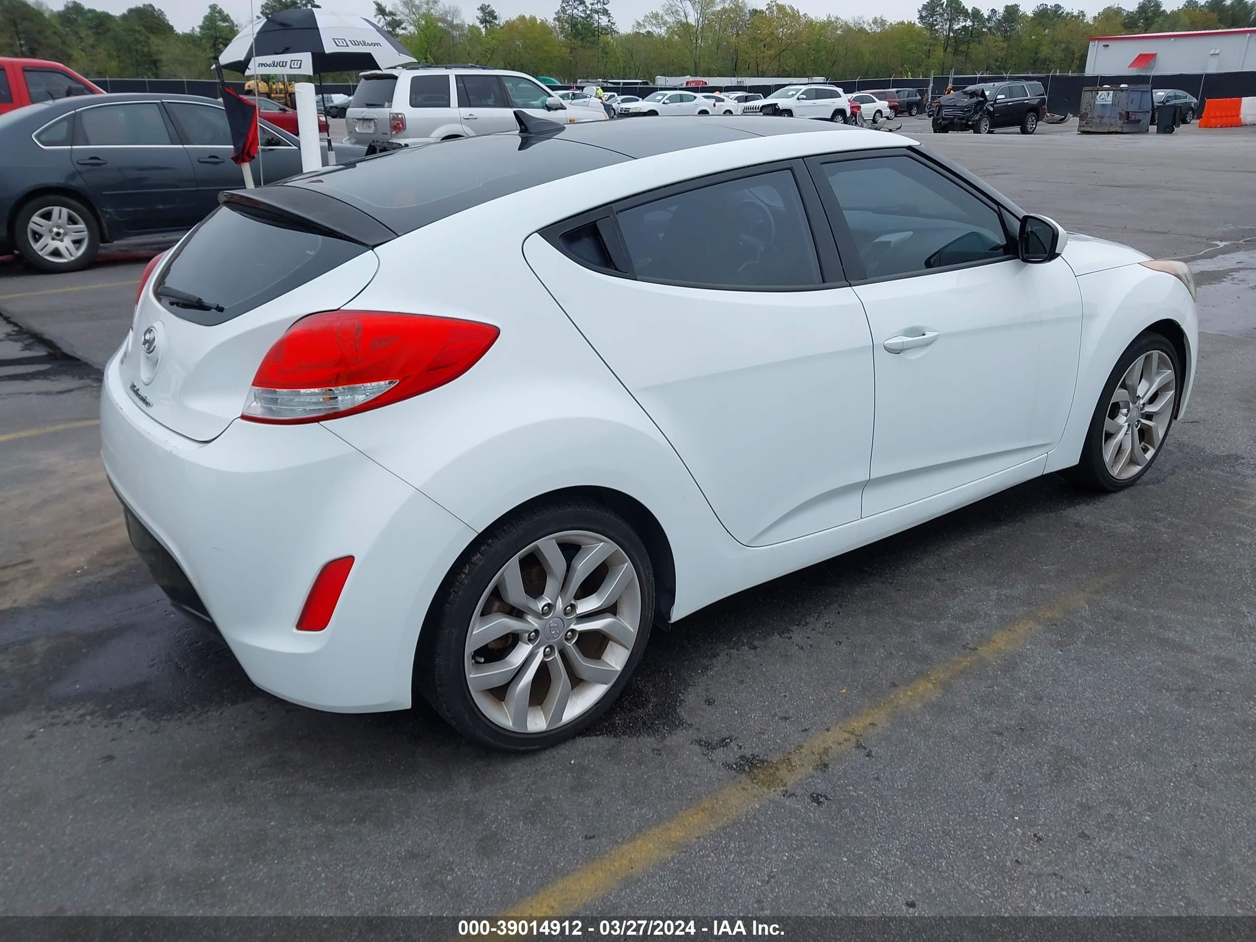 Photo 3 VIN: KMHTC6AD0FU242129 - HYUNDAI VELOSTER 