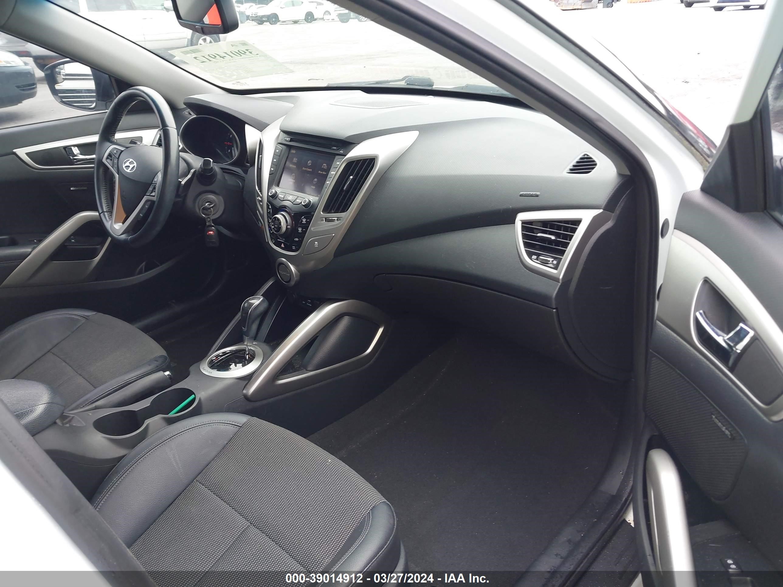 Photo 4 VIN: KMHTC6AD0FU242129 - HYUNDAI VELOSTER 