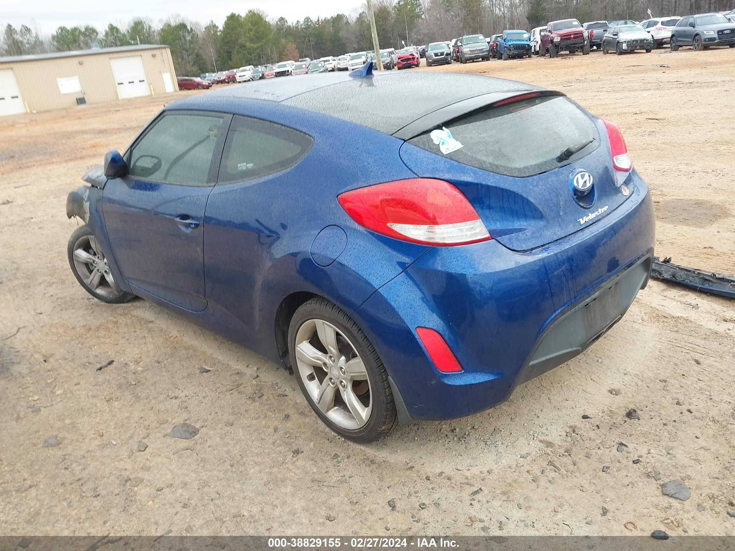 Photo 2 VIN: KMHTC6AD0FU243538 - HYUNDAI VELOSTER 