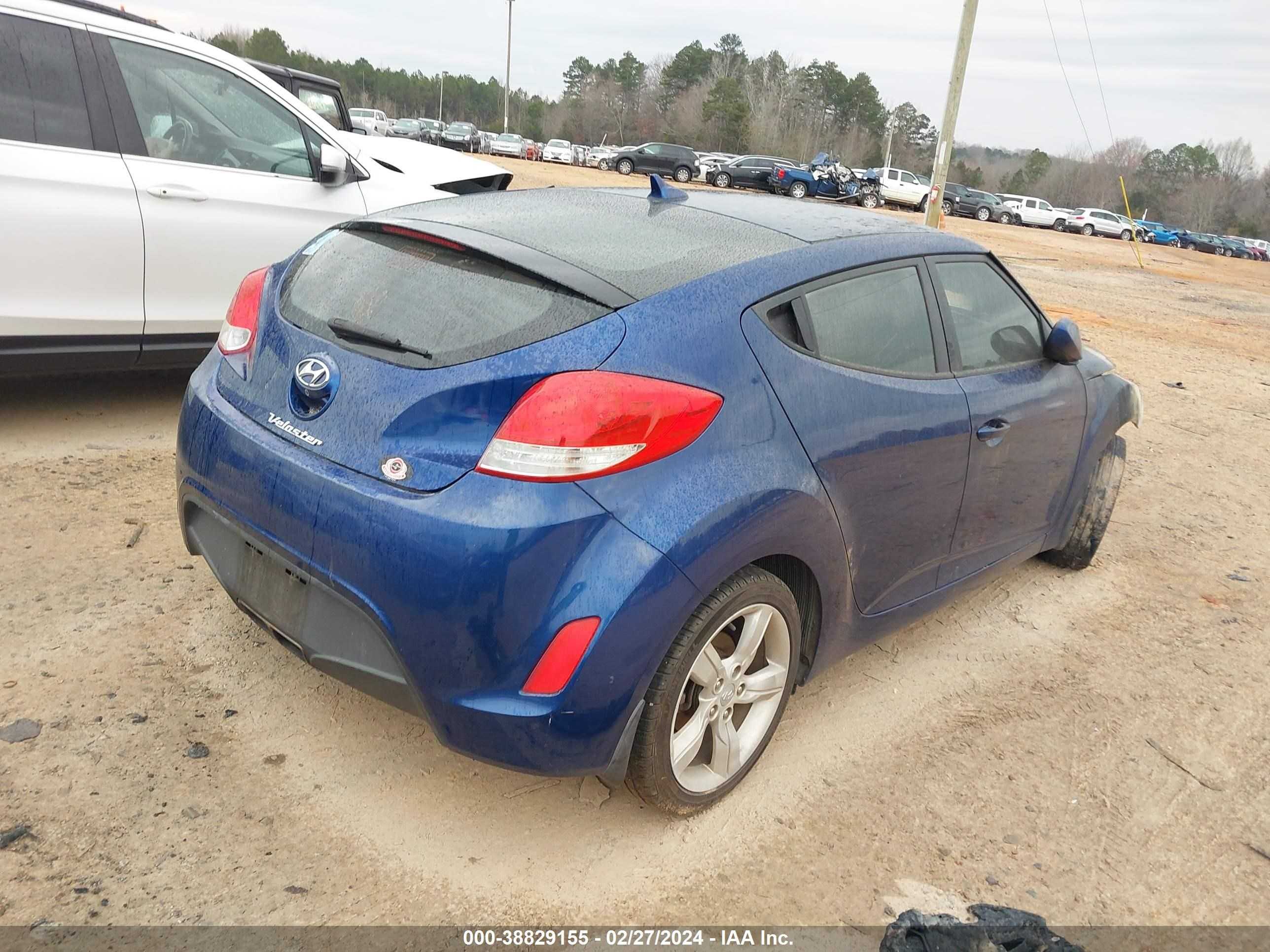 Photo 3 VIN: KMHTC6AD0FU243538 - HYUNDAI VELOSTER 