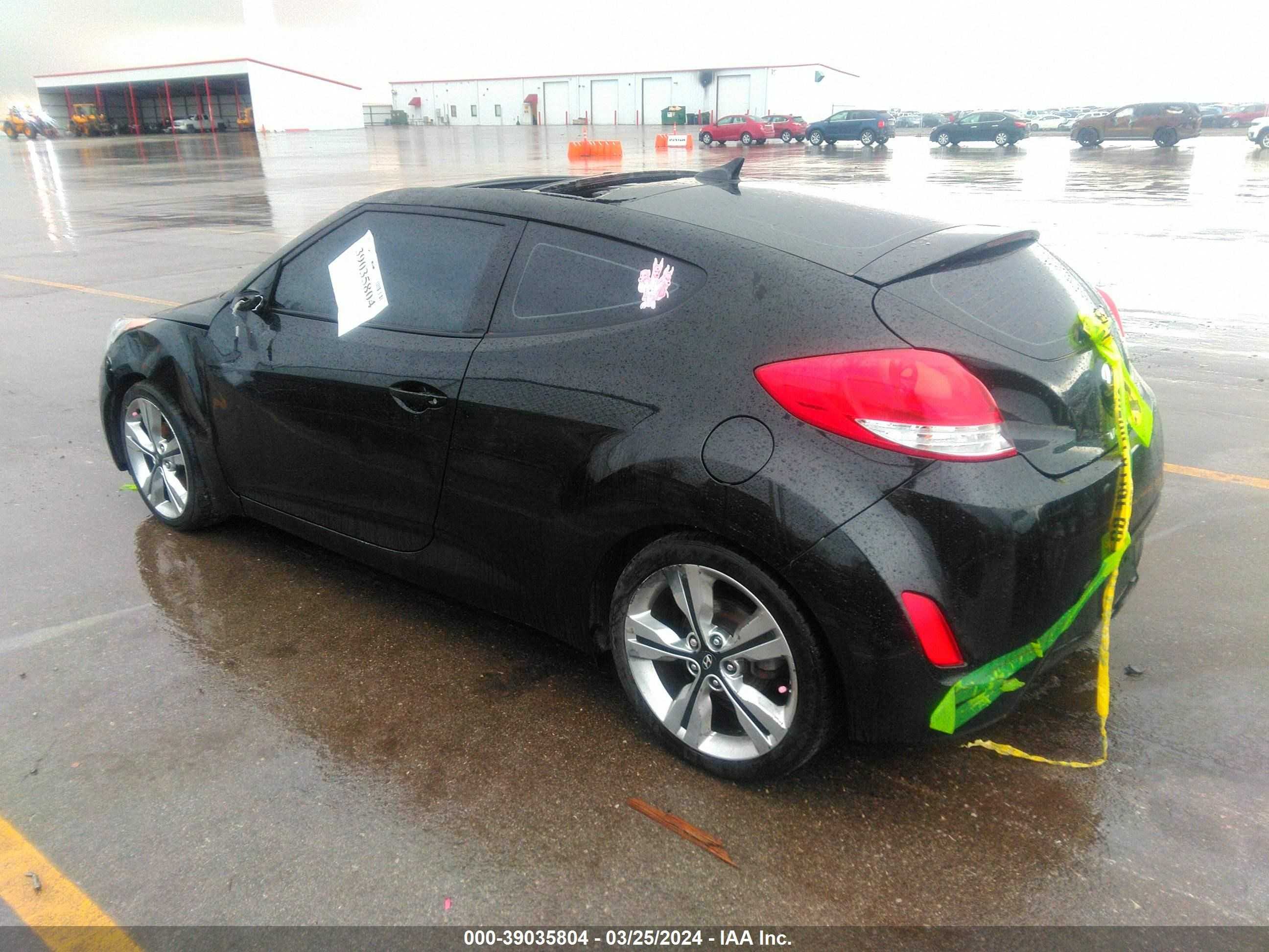 Photo 2 VIN: KMHTC6AD0GU263015 - HYUNDAI VELOSTER 