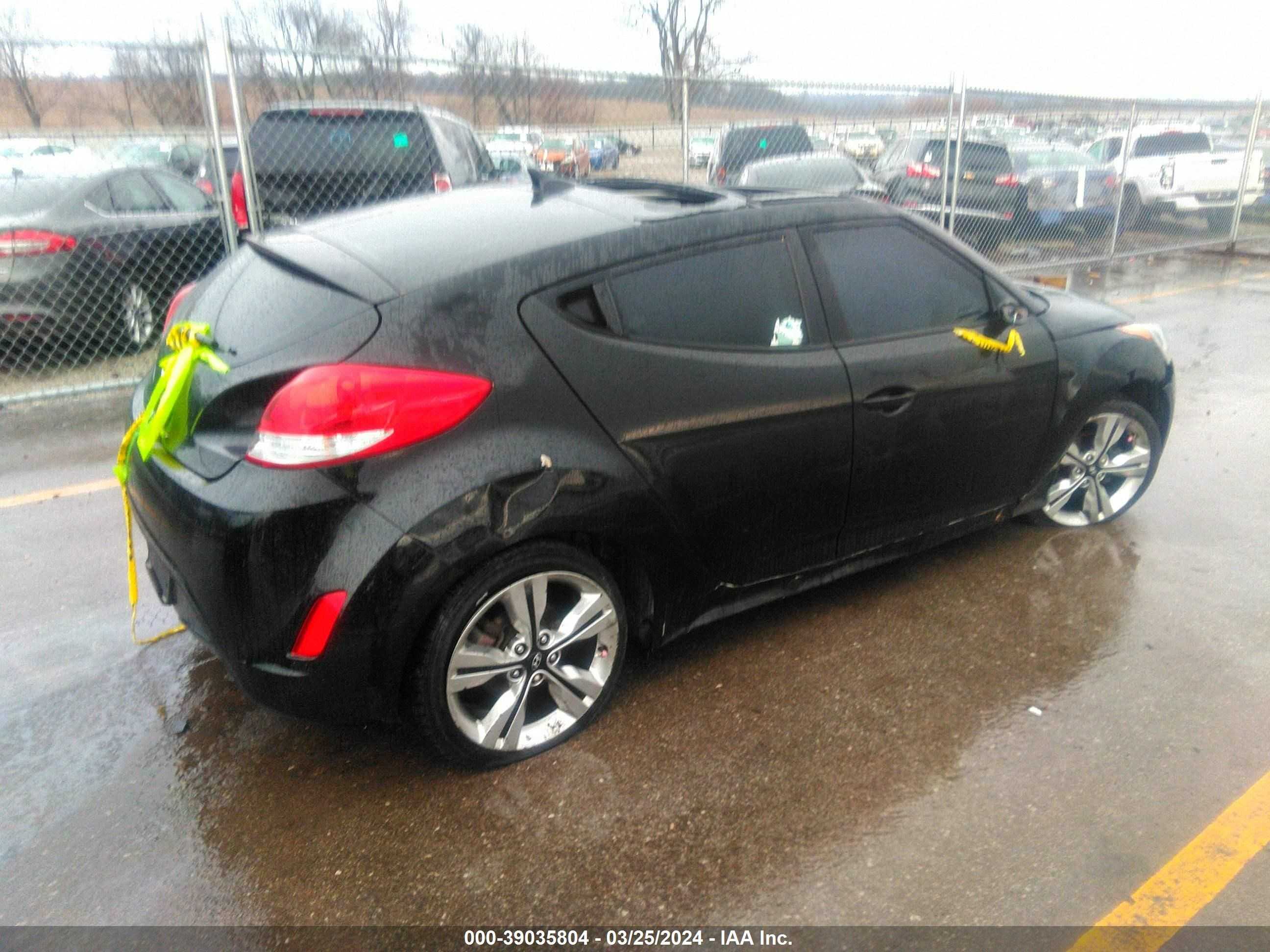 Photo 3 VIN: KMHTC6AD0GU263015 - HYUNDAI VELOSTER 