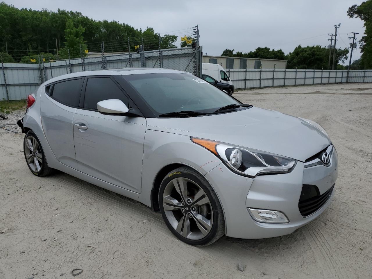 Photo 3 VIN: KMHTC6AD0GU266478 - HYUNDAI VELOSTER 