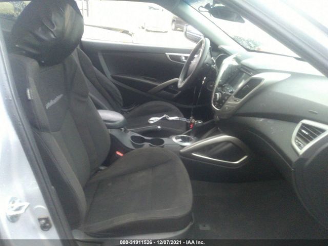 Photo 4 VIN: KMHTC6AD0GU278355 - HYUNDAI VELOSTER 