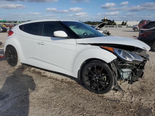 Photo 3 VIN: KMHTC6AD0HU317575 - HYUNDAI VELOSTER 