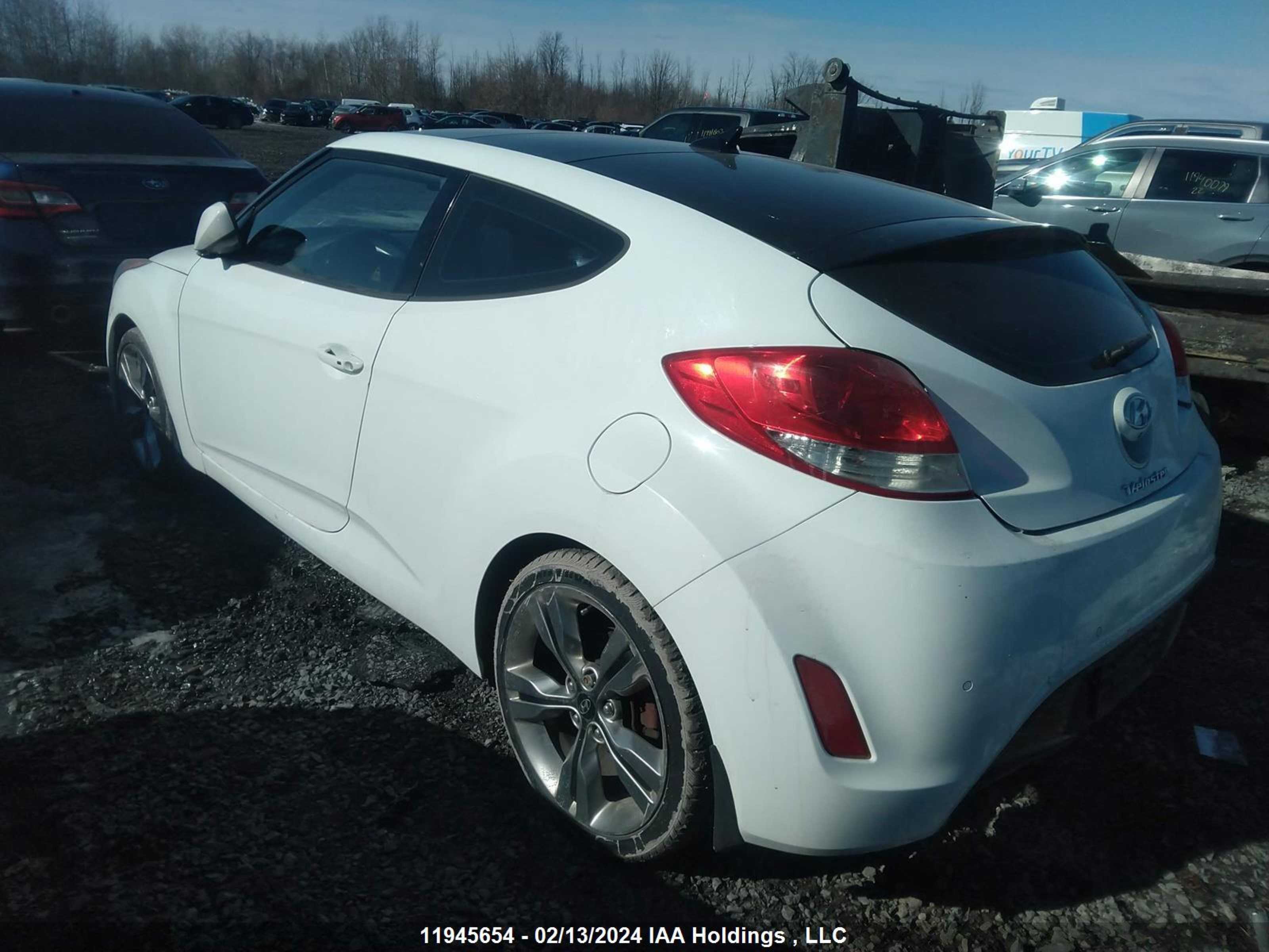 Photo 2 VIN: KMHTC6AD1DU096742 - HYUNDAI VELOSTER 