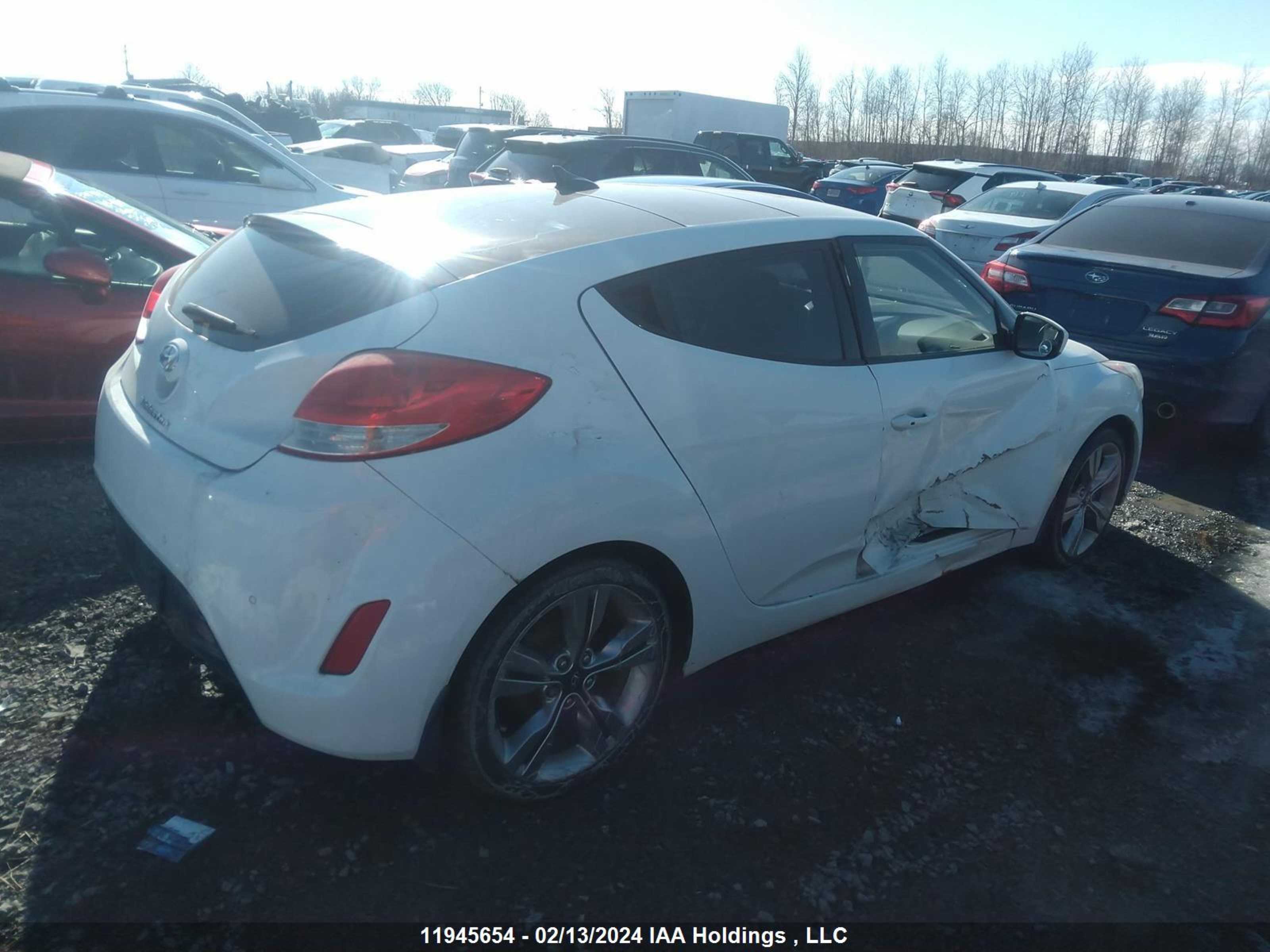 Photo 3 VIN: KMHTC6AD1DU096742 - HYUNDAI VELOSTER 