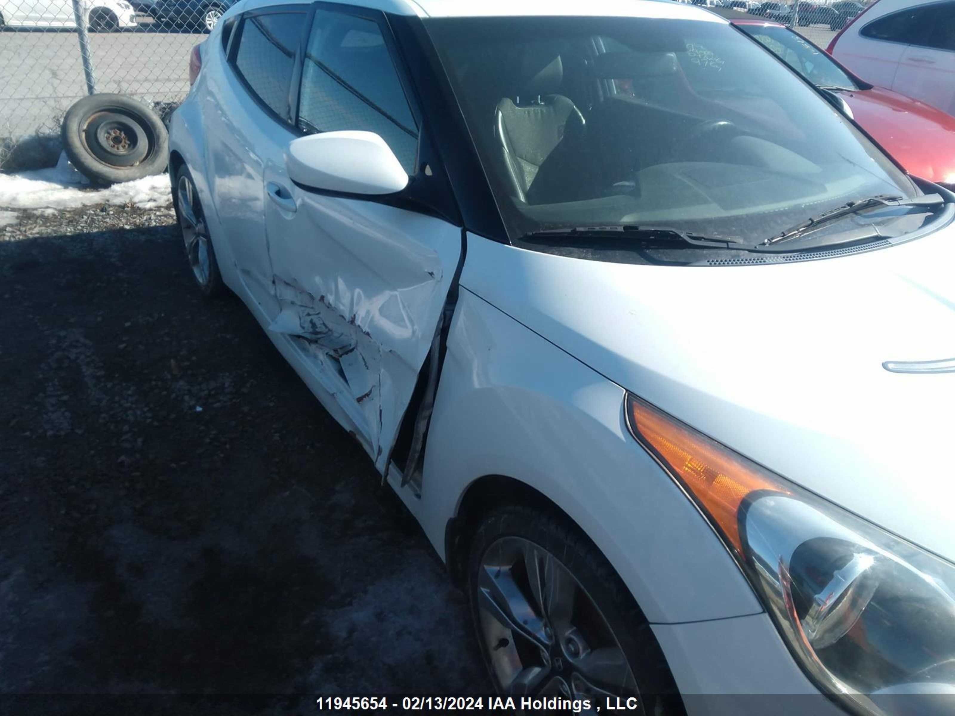 Photo 5 VIN: KMHTC6AD1DU096742 - HYUNDAI VELOSTER 