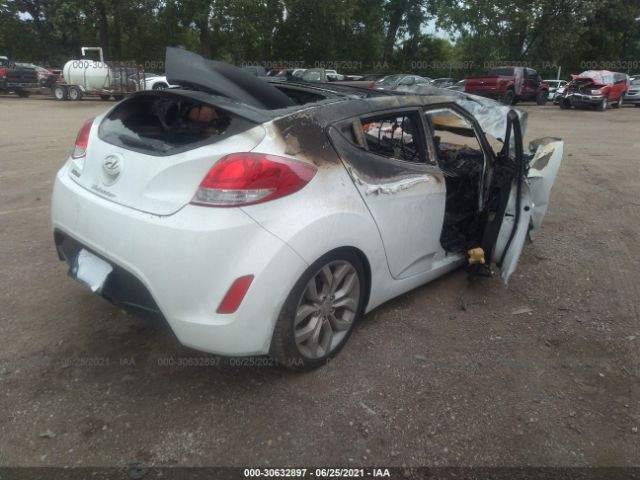 Photo 3 VIN: KMHTC6AD1DU103303 - HYUNDAI VELOSTER 