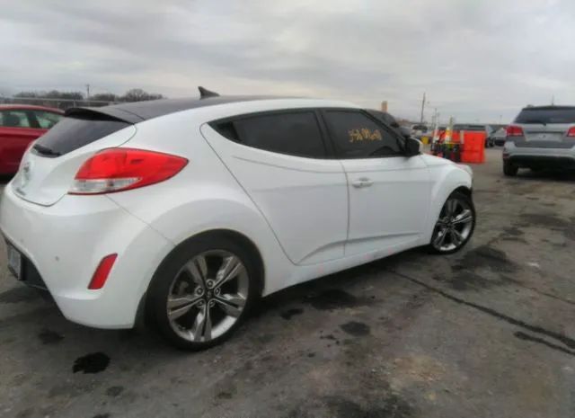 Photo 3 VIN: KMHTC6AD1DU155577 - HYUNDAI VELOSTER 