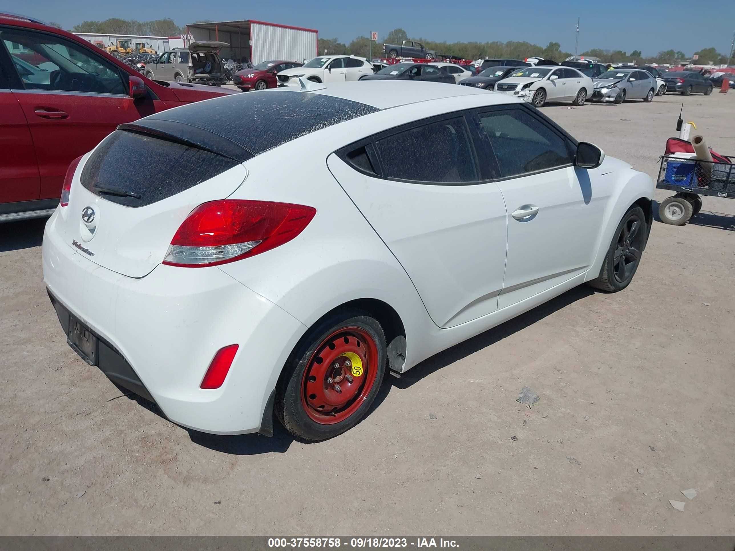 Photo 3 VIN: KMHTC6AD1EU197250 - HYUNDAI VELOSTER 