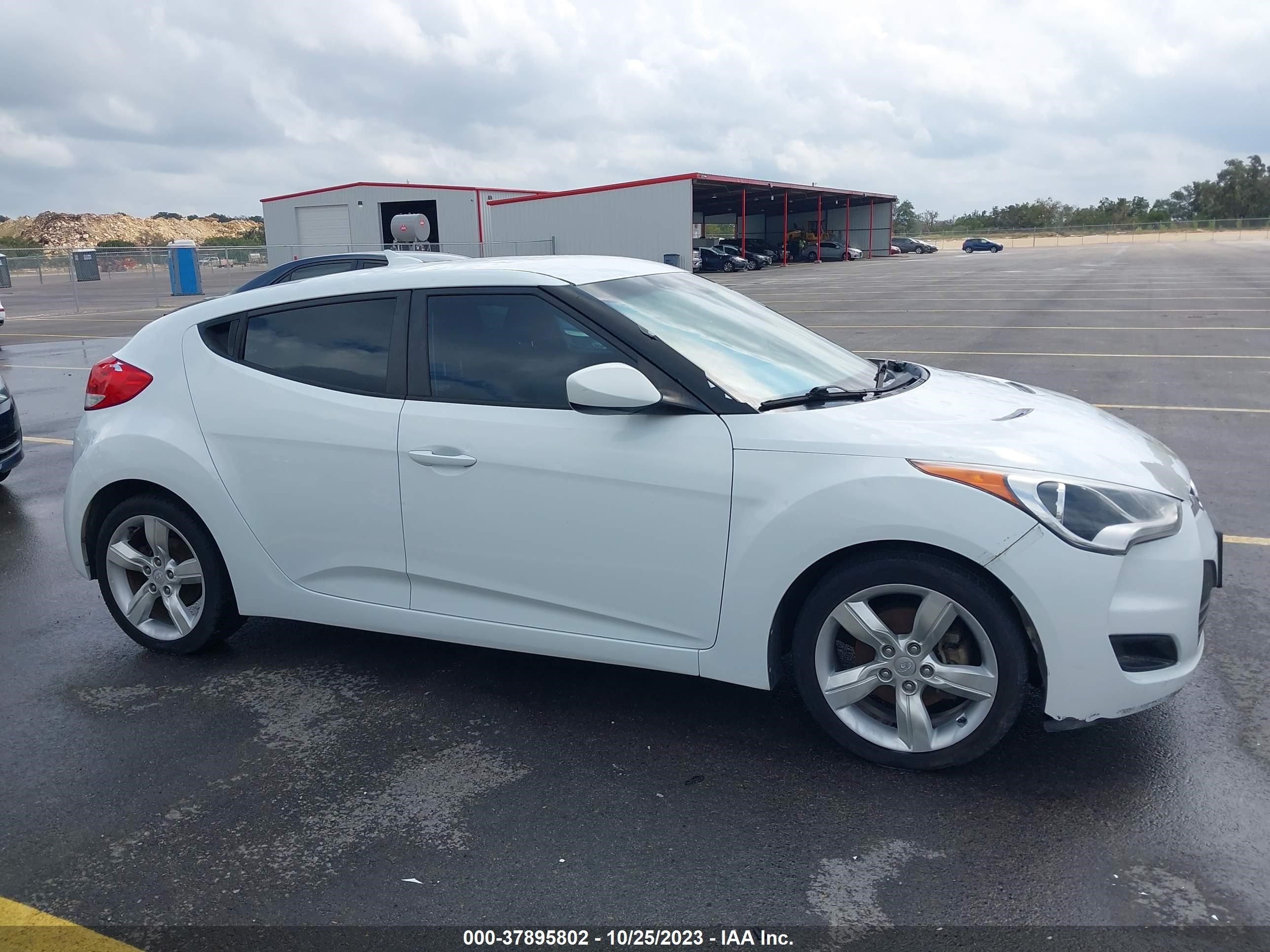 Photo 12 VIN: KMHTC6AD1FU234511 - HYUNDAI VELOSTER 