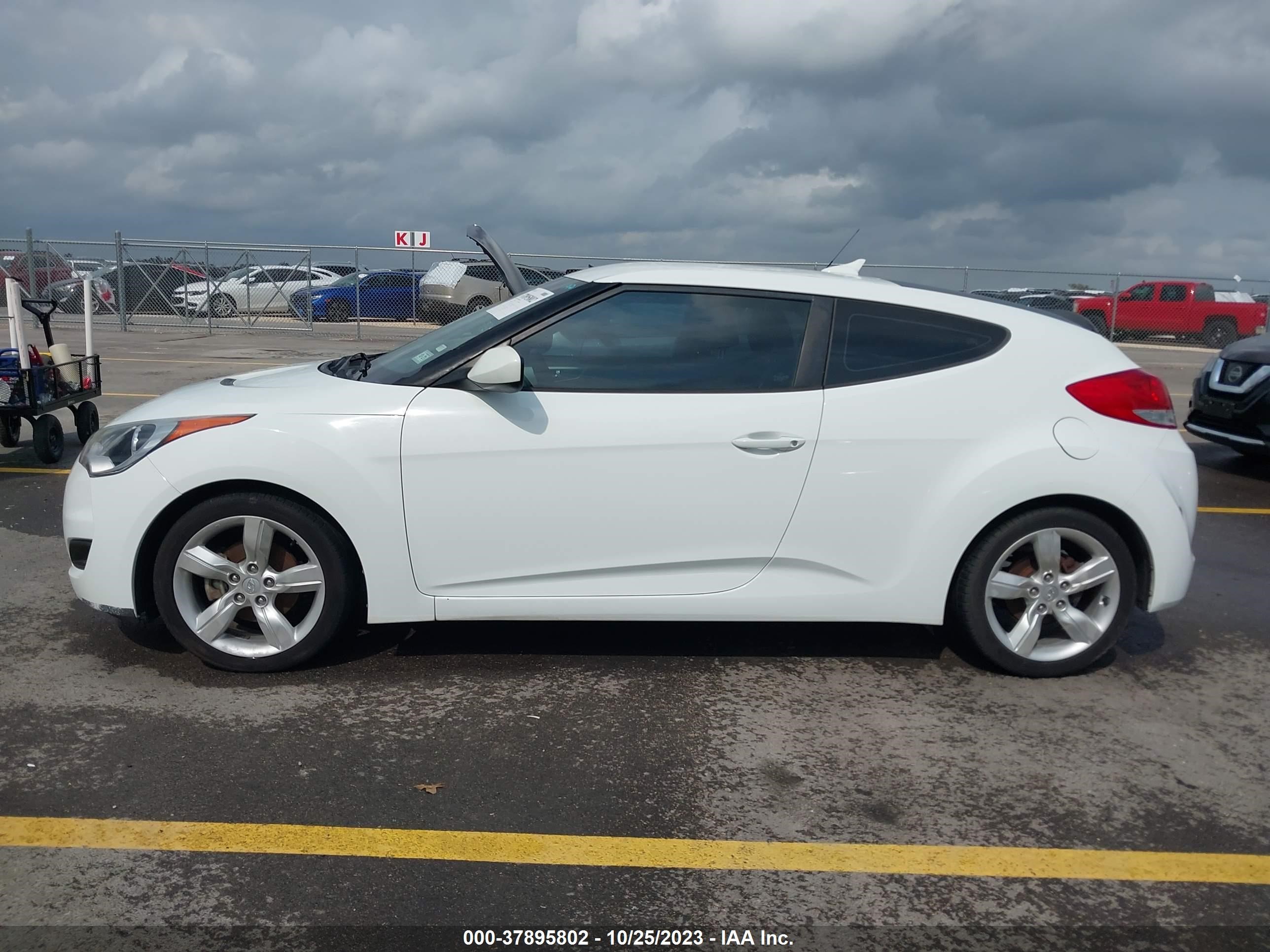 Photo 13 VIN: KMHTC6AD1FU234511 - HYUNDAI VELOSTER 