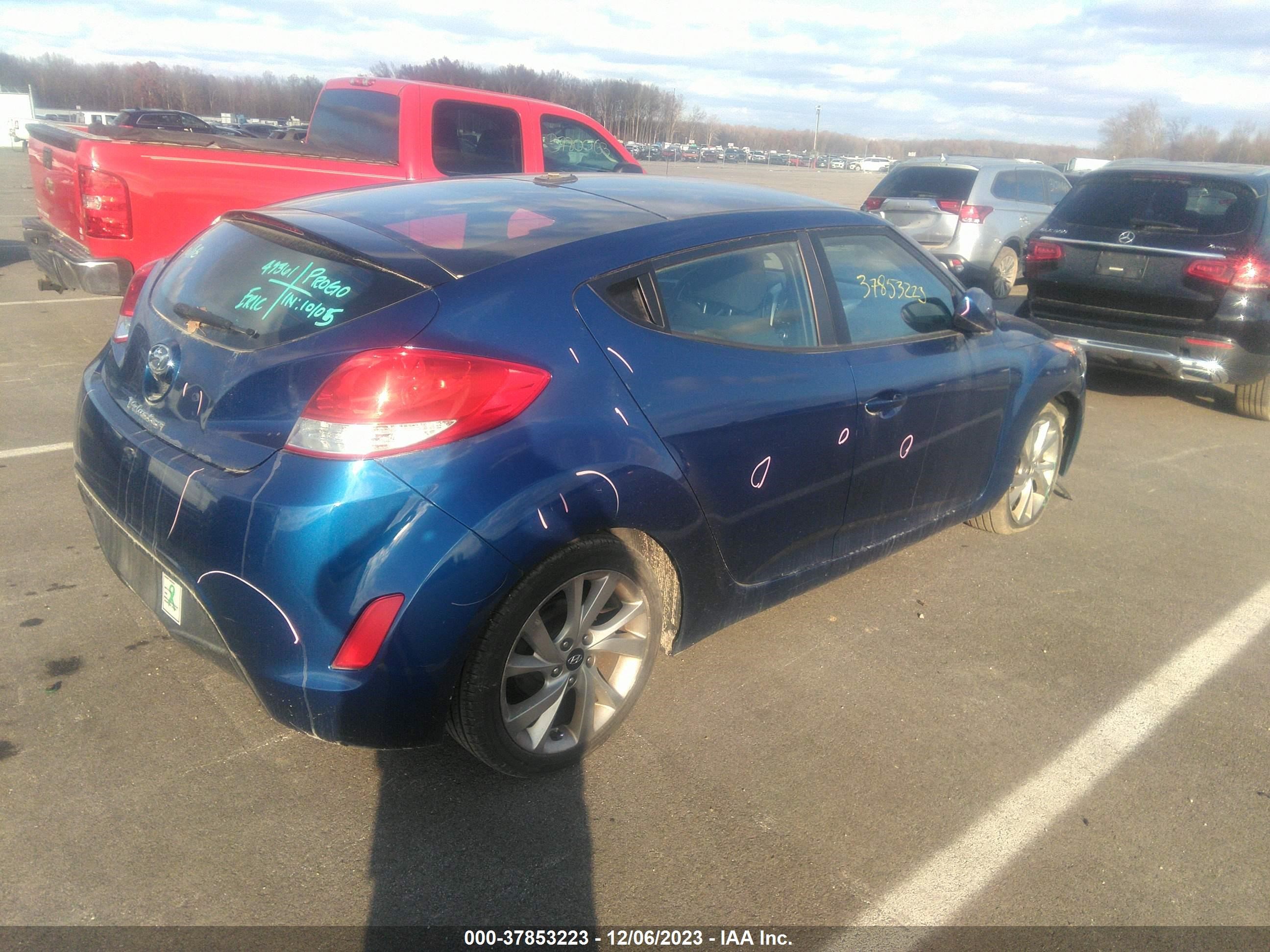 Photo 3 VIN: KMHTC6AD1GU271009 - HYUNDAI VELOSTER 