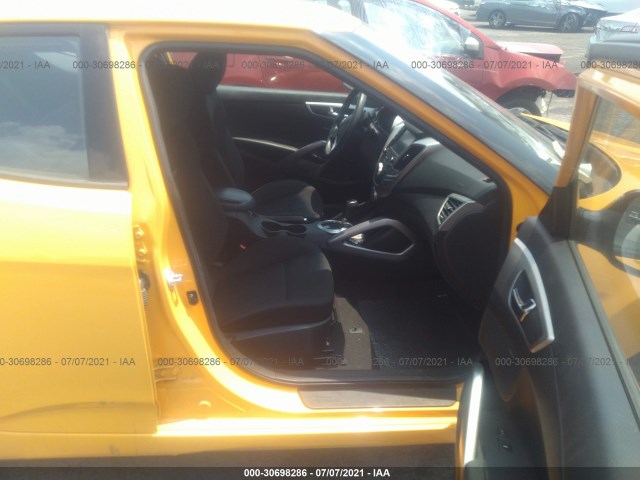 Photo 4 VIN: KMHTC6AD1HU317777 - HYUNDAI VELOSTER 