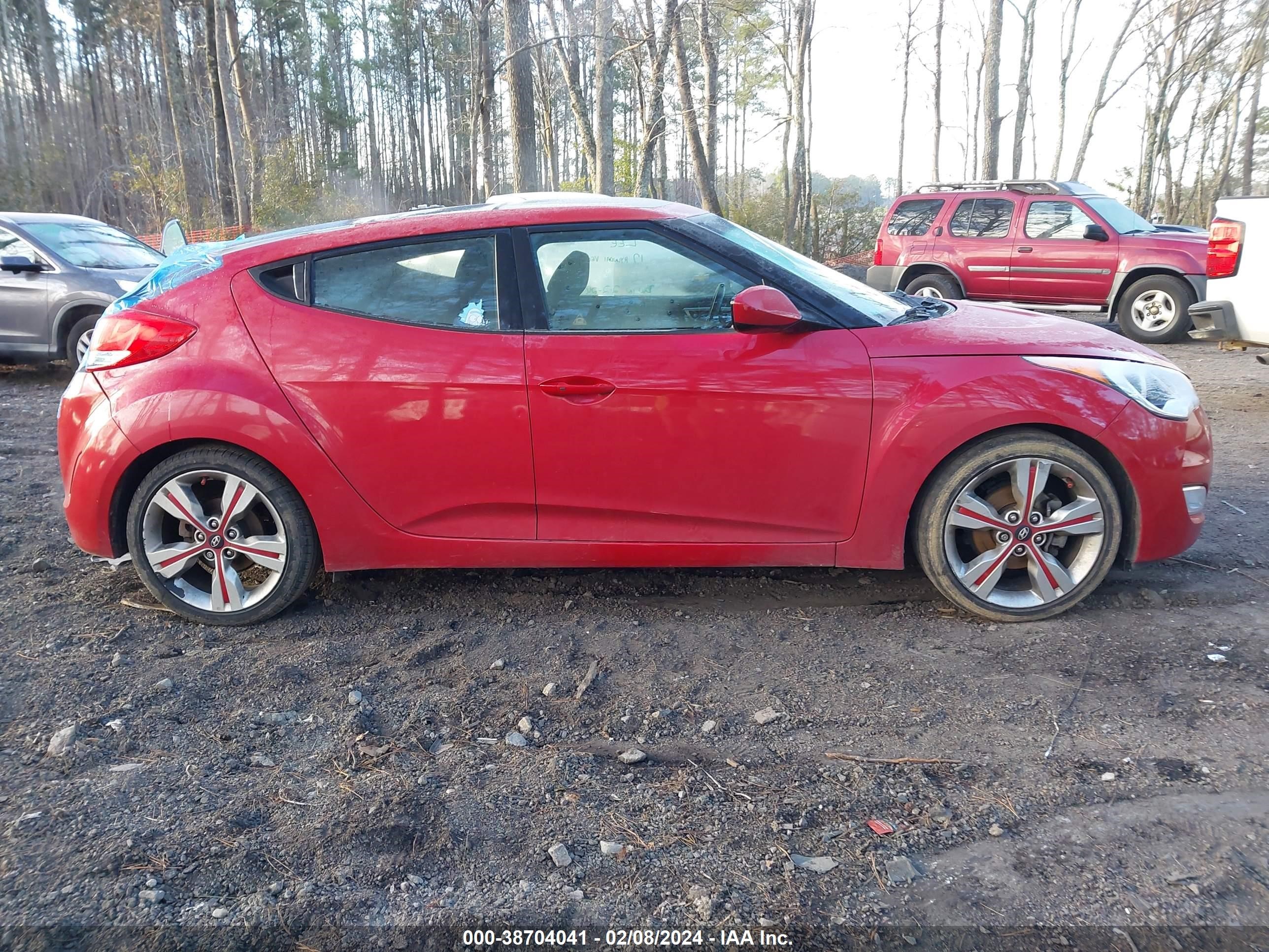 Photo 12 VIN: KMHTC6AD1HU322980 - HYUNDAI VELOSTER 