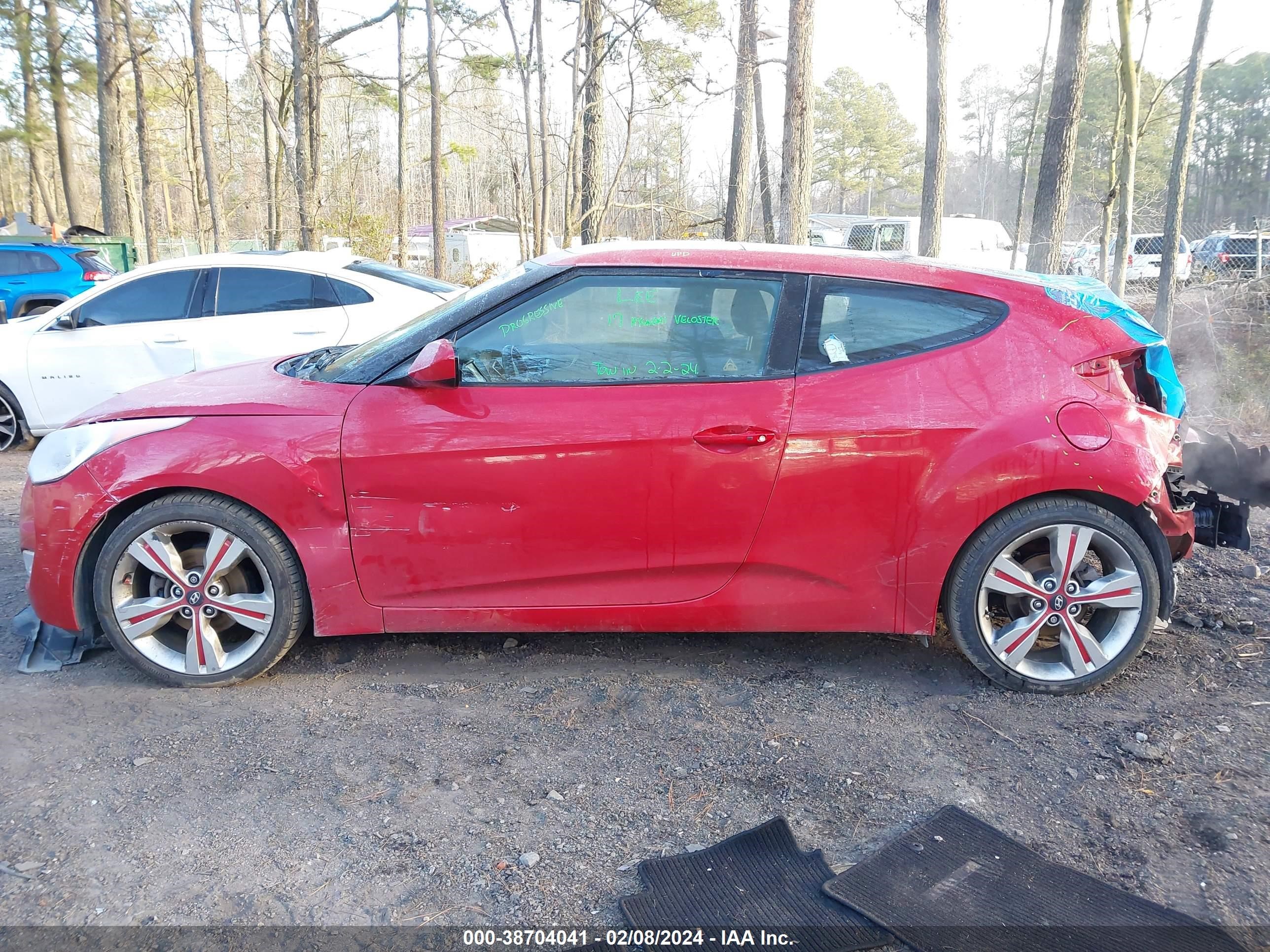 Photo 13 VIN: KMHTC6AD1HU322980 - HYUNDAI VELOSTER 