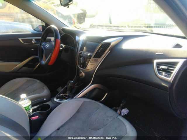 Photo 4 VIN: KMHTC6AD2CU054725 - HYUNDAI VELOSTER 