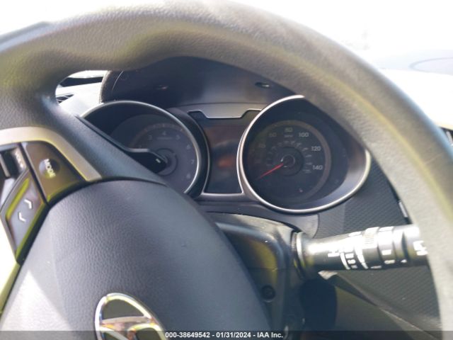 Photo 6 VIN: KMHTC6AD2CU060363 - HYUNDAI VELOSTER 