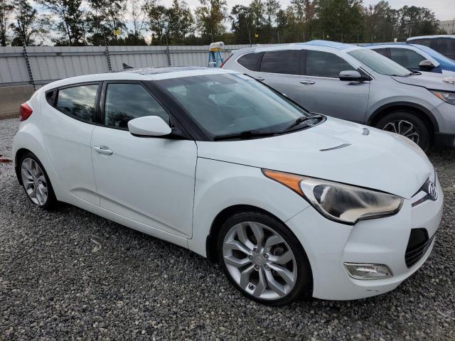 Photo 3 VIN: KMHTC6AD2FU233108 - HYUNDAI VELOSTER 