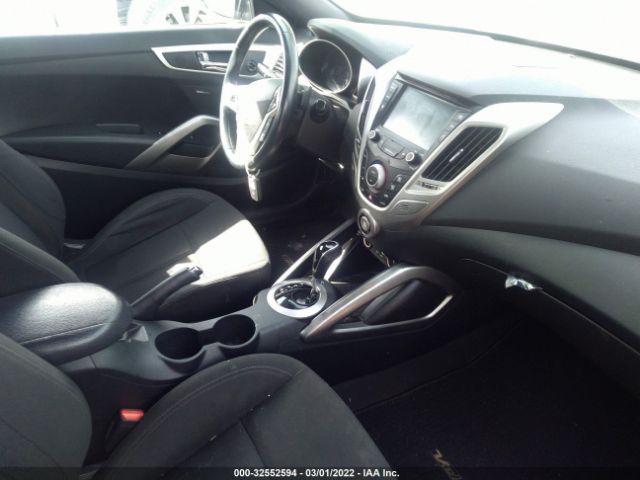 Photo 4 VIN: KMHTC6AD2HU320445 - HYUNDAI VELOSTER 