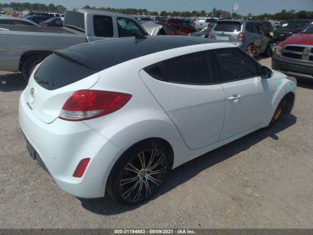 Photo 3 VIN: KMHTC6AD3CU059898 - HYUNDAI VELOSTER 