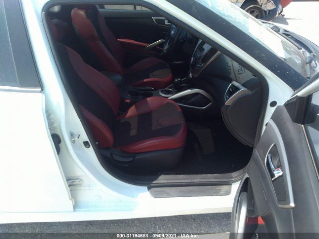 Photo 4 VIN: KMHTC6AD3CU059898 - HYUNDAI VELOSTER 