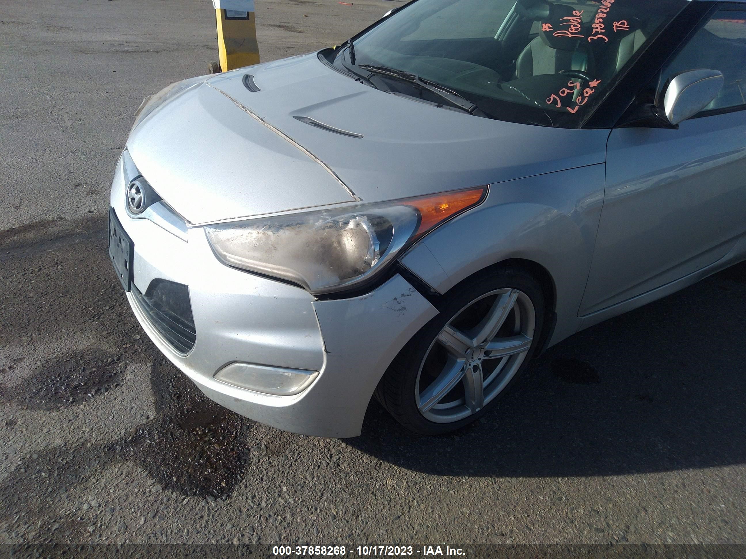 Photo 5 VIN: KMHTC6AD3CU076541 - HYUNDAI VELOSTER 