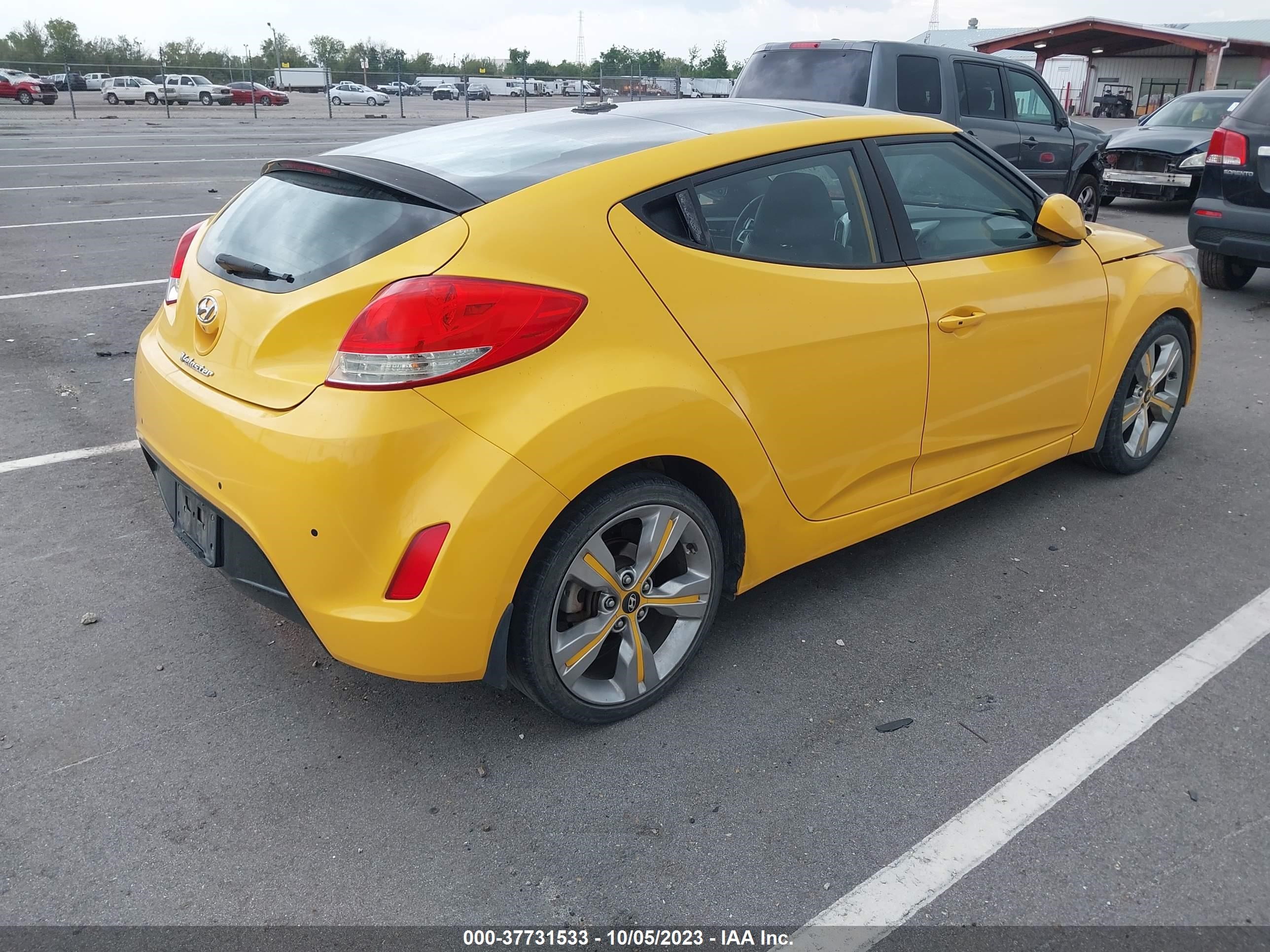 Photo 3 VIN: KMHTC6AD3DU112746 - HYUNDAI VELOSTER 