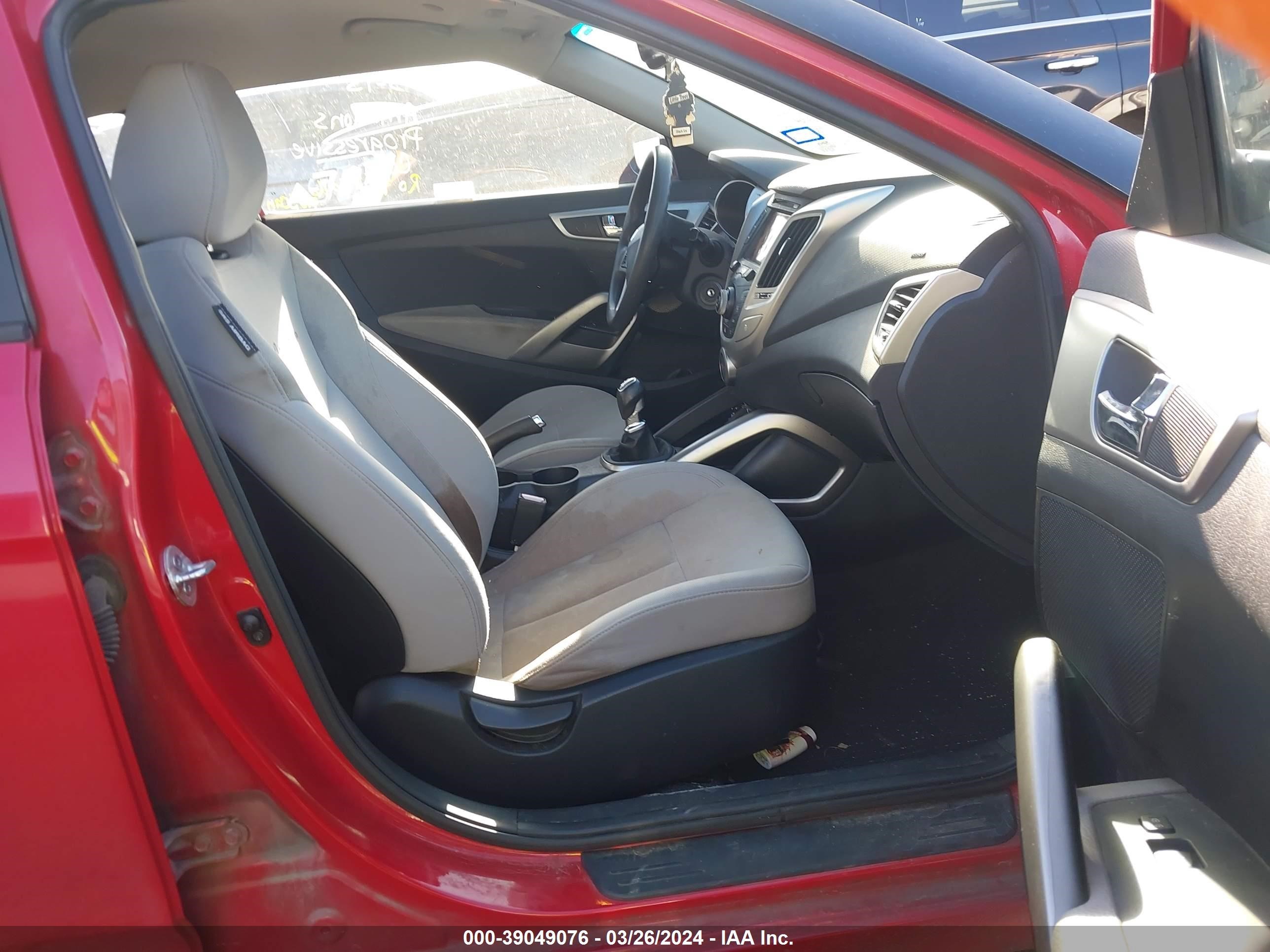 Photo 4 VIN: KMHTC6AD3DU121592 - HYUNDAI VELOSTER 