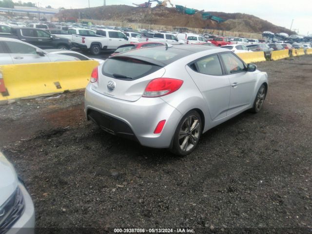 Photo 3 VIN: KMHTC6AD3GU282576 - HYUNDAI VELOSTER 