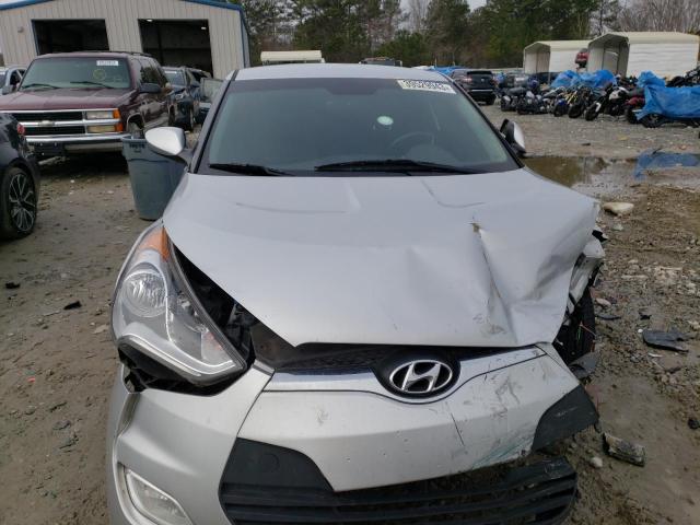 Photo 4 VIN: KMHTC6AD3HU305808 - HYUNDAI VELOSTER 