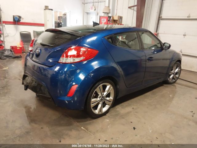 Photo 3 VIN: KMHTC6AD3HU323032 - HYUNDAI VELOSTER 