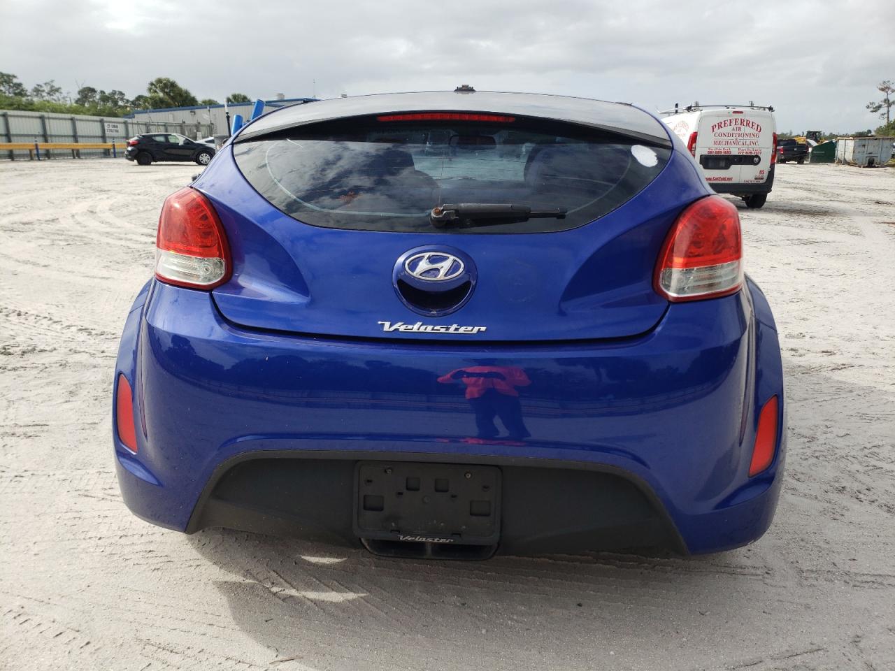 Photo 5 VIN: KMHTC6AD4CU056444 - HYUNDAI VELOSTER 