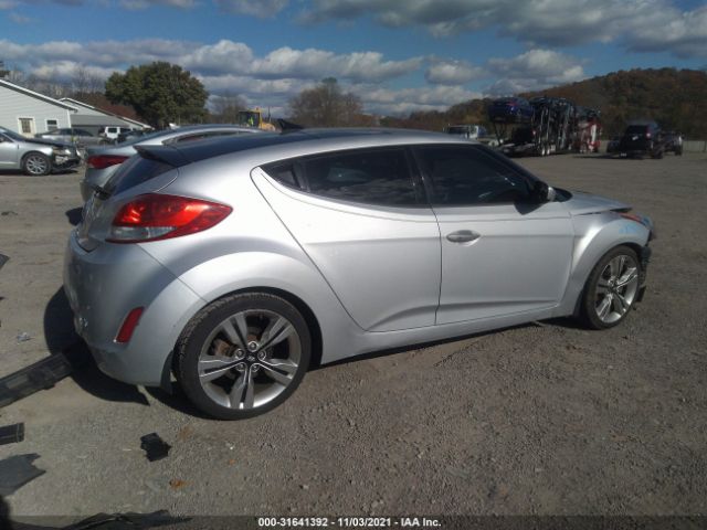 Photo 3 VIN: KMHTC6AD4DU093060 - HYUNDAI VELOSTER 