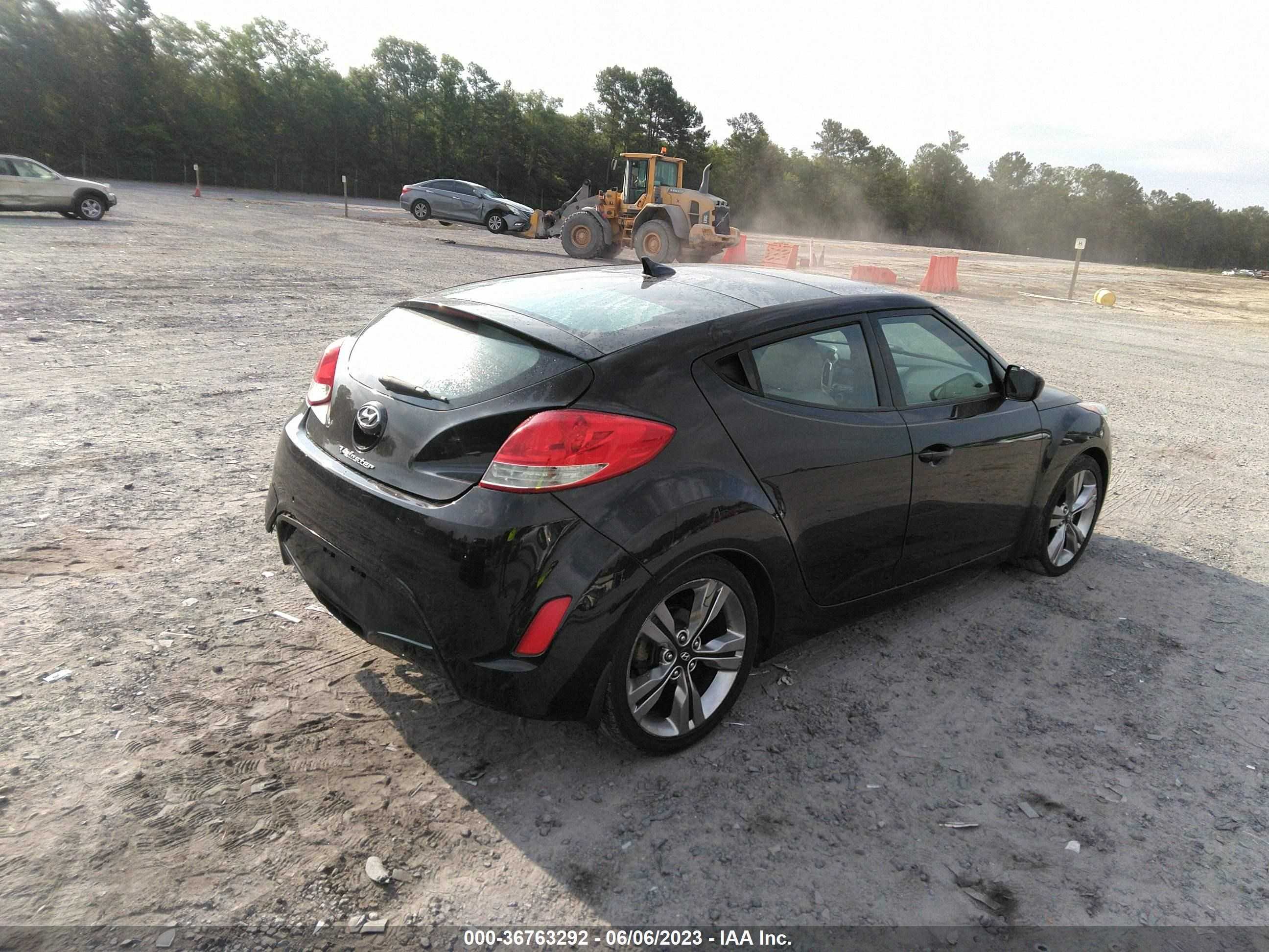 Photo 3 VIN: KMHTC6AD4DU108785 - HYUNDAI VELOSTER 