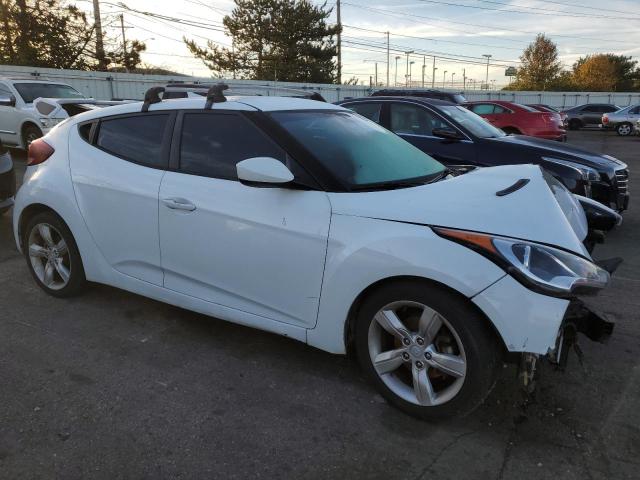 Photo 3 VIN: KMHTC6AD4FU231862 - HYUNDAI VELOSTER 