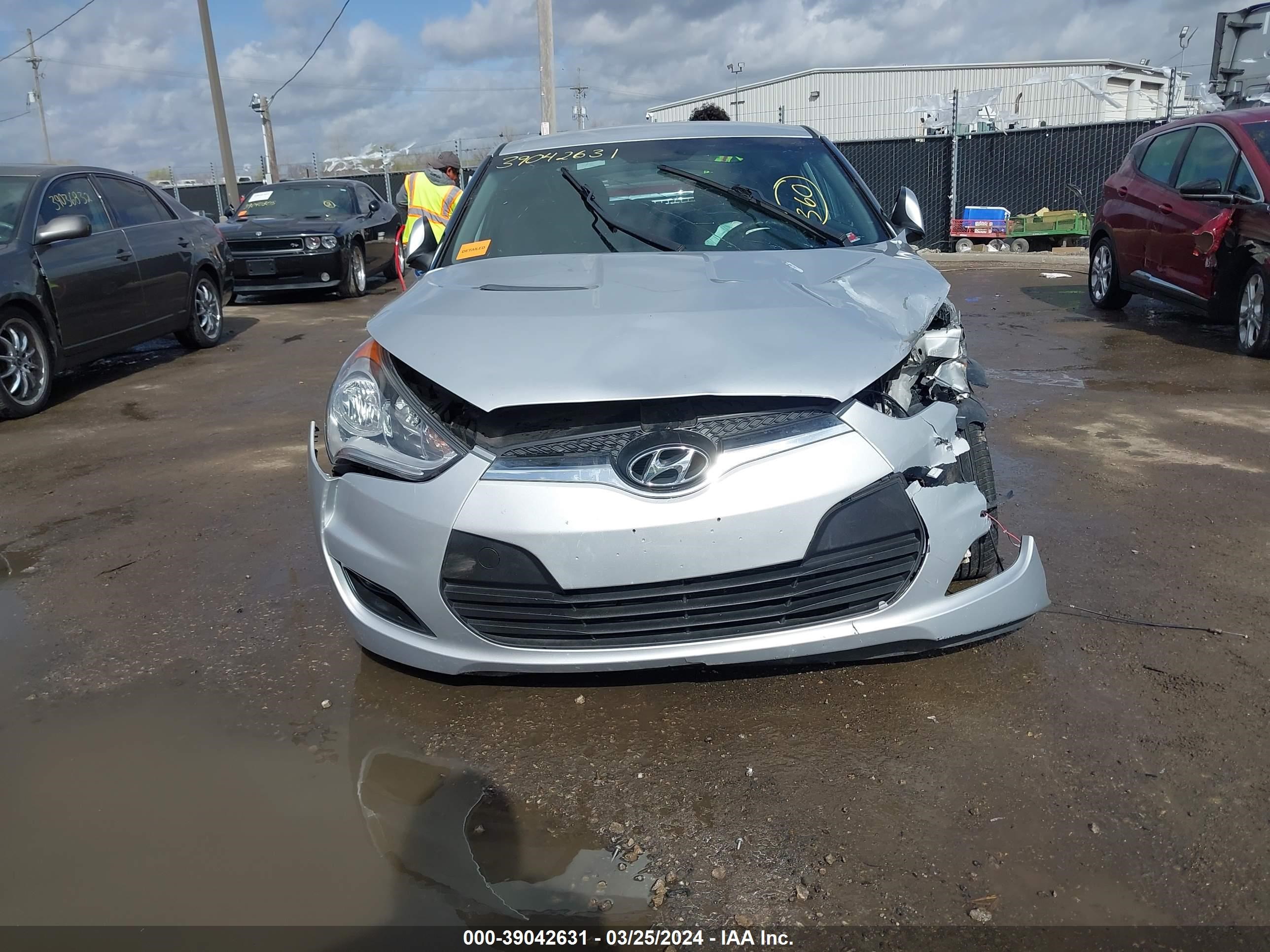 Photo 11 VIN: KMHTC6AD4FU236513 - HYUNDAI VELOSTER 