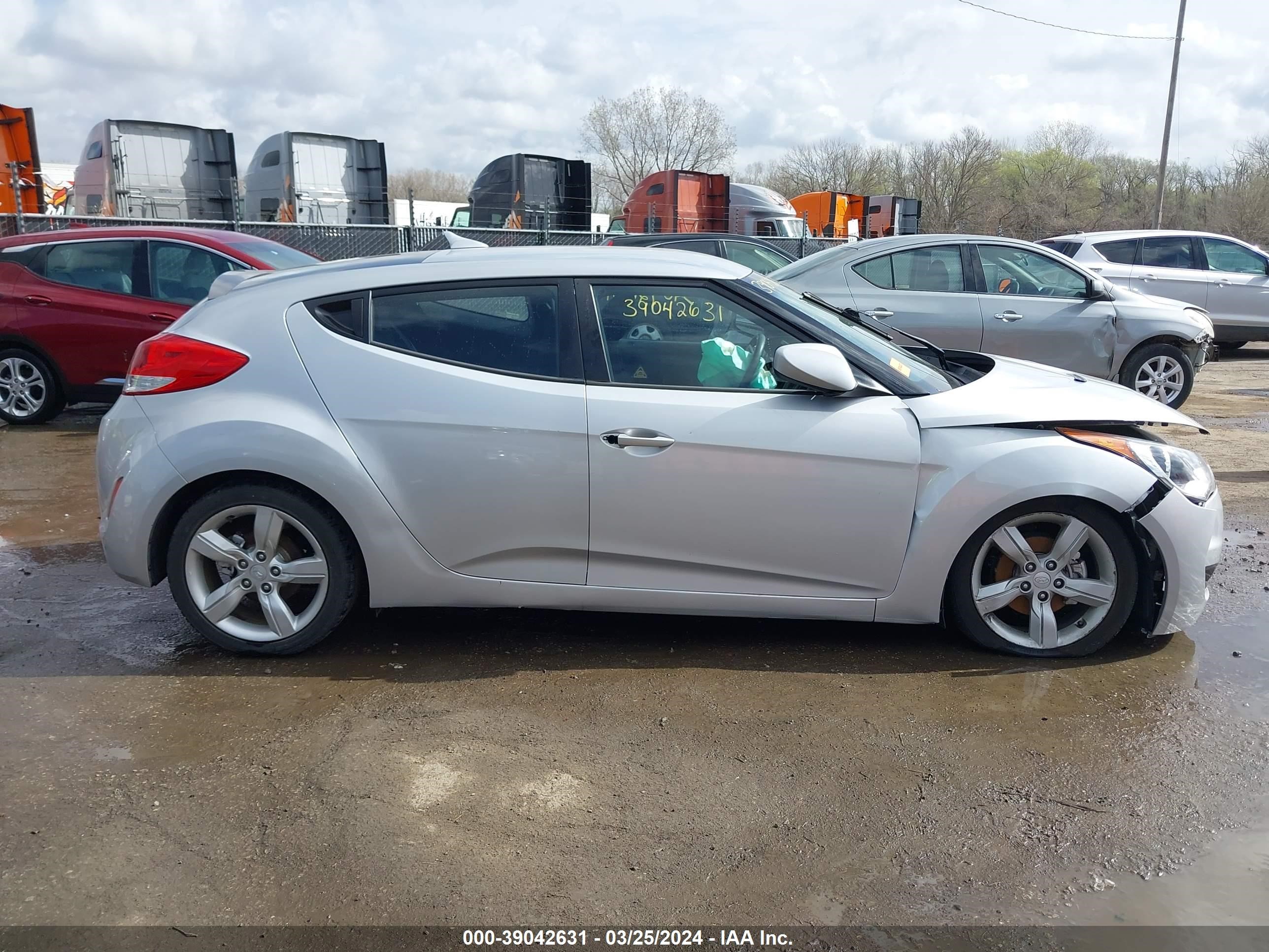 Photo 12 VIN: KMHTC6AD4FU236513 - HYUNDAI VELOSTER 