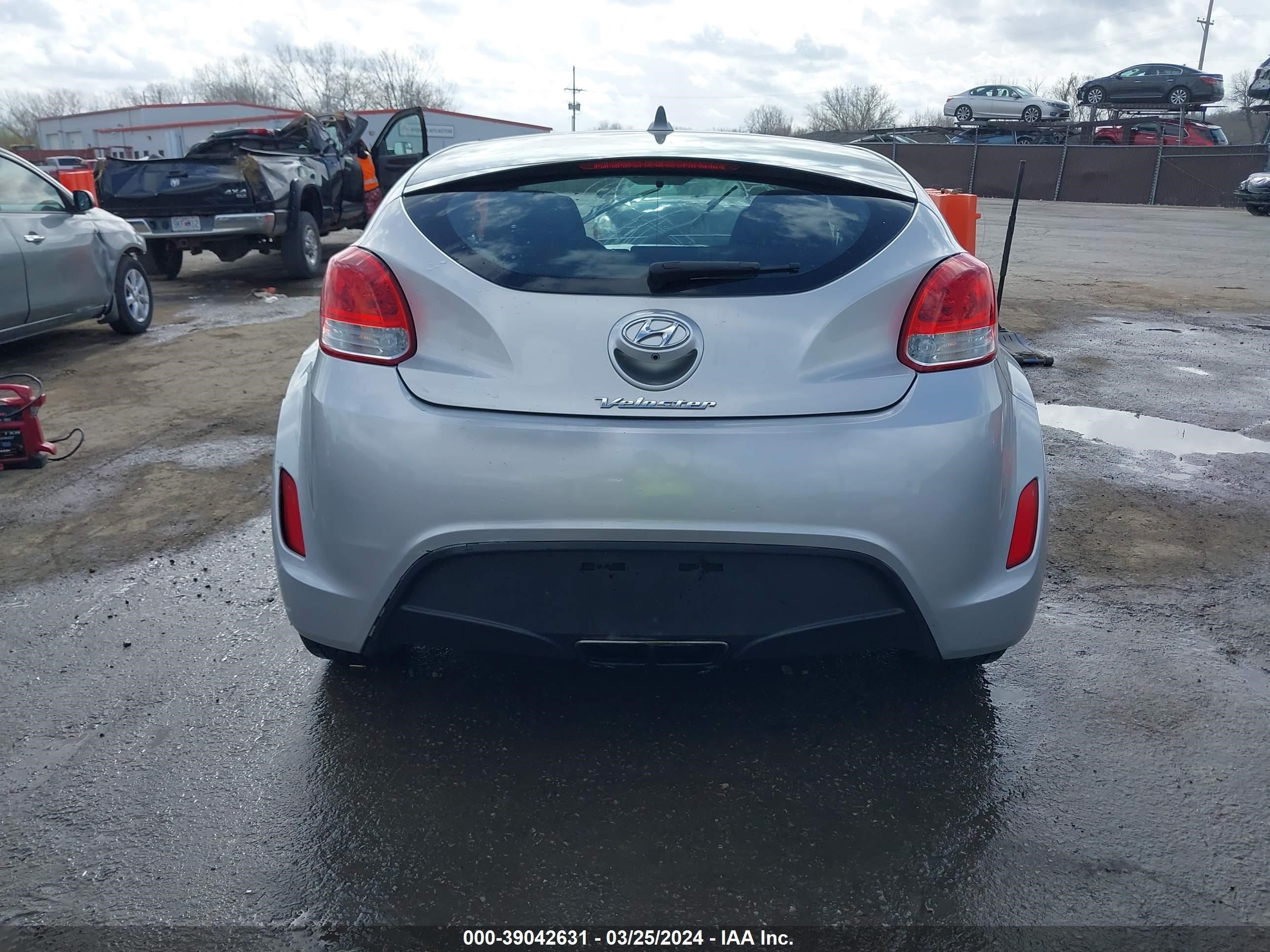 Photo 15 VIN: KMHTC6AD4FU236513 - HYUNDAI VELOSTER 