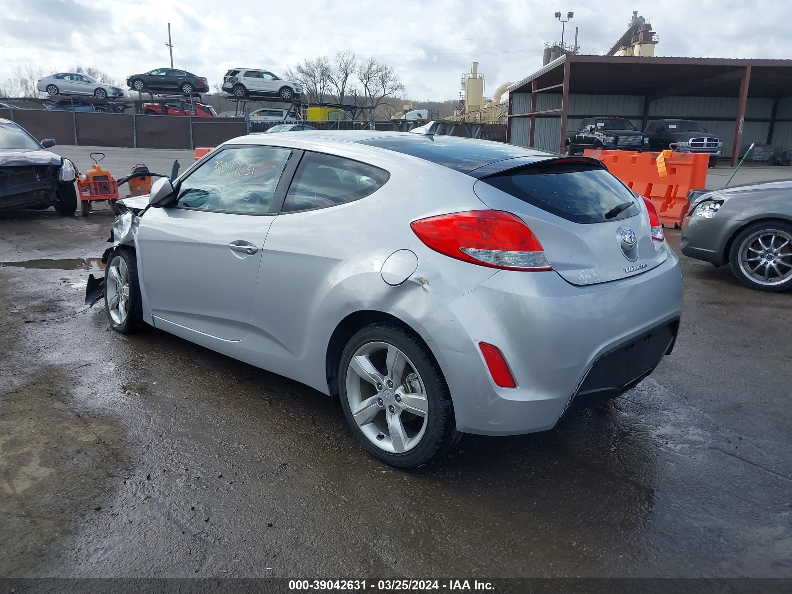 Photo 2 VIN: KMHTC6AD4FU236513 - HYUNDAI VELOSTER 