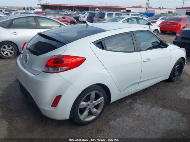 Photo 3 VIN: KMHTC6AD5CU063015 - HYUNDAI VELOSTER 