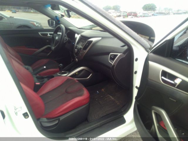 Photo 4 VIN: KMHTC6AD5CU073012 - HYUNDAI VELOSTER 