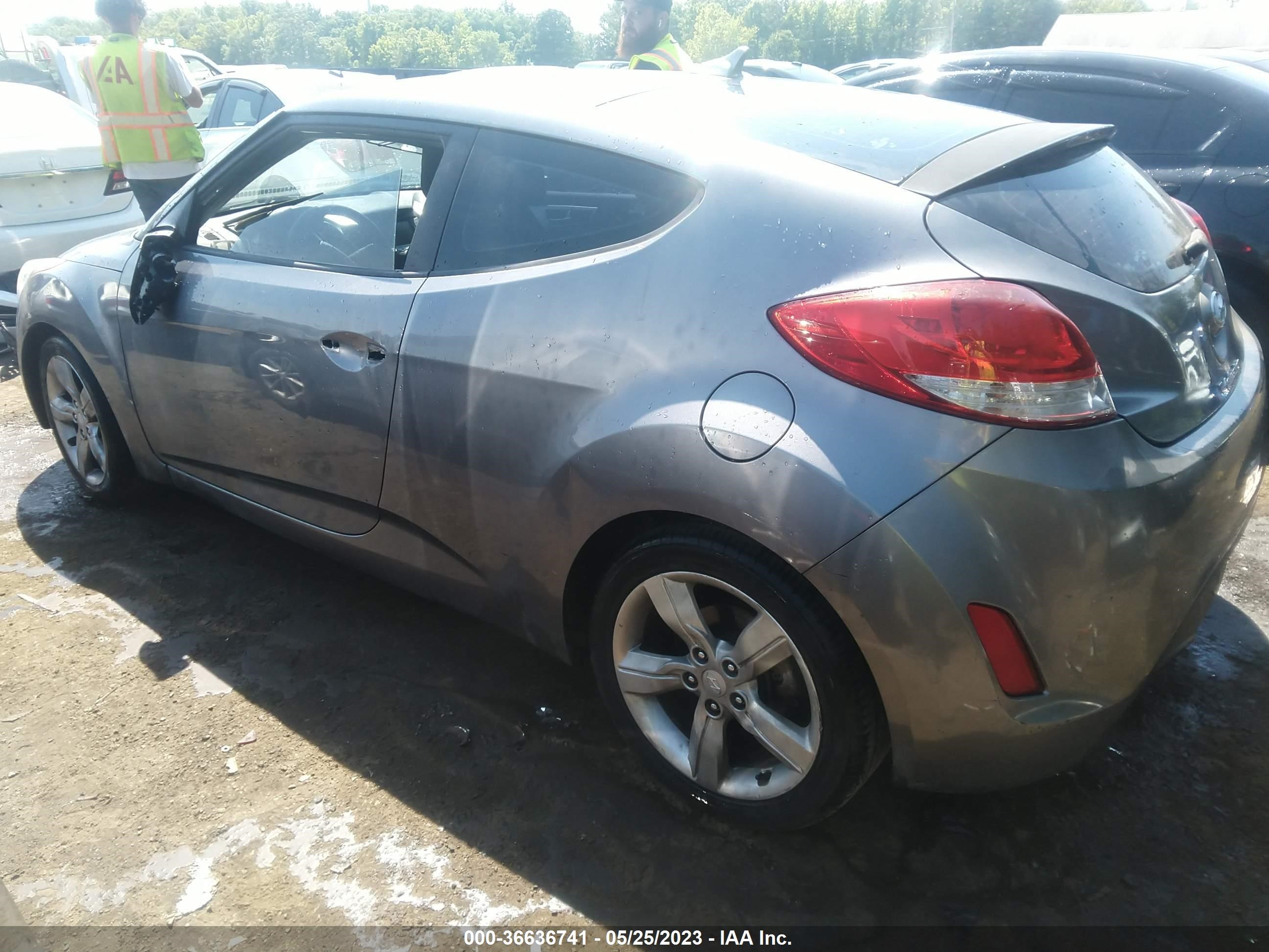 Photo 2 VIN: KMHTC6AD5FU244796 - HYUNDAI VELOSTER 