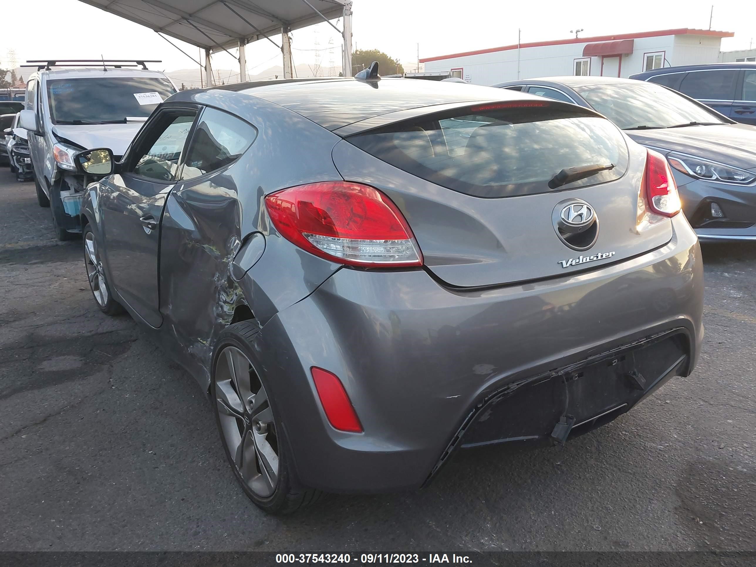 Photo 2 VIN: KMHTC6AD5GU264015 - HYUNDAI VELOSTER 