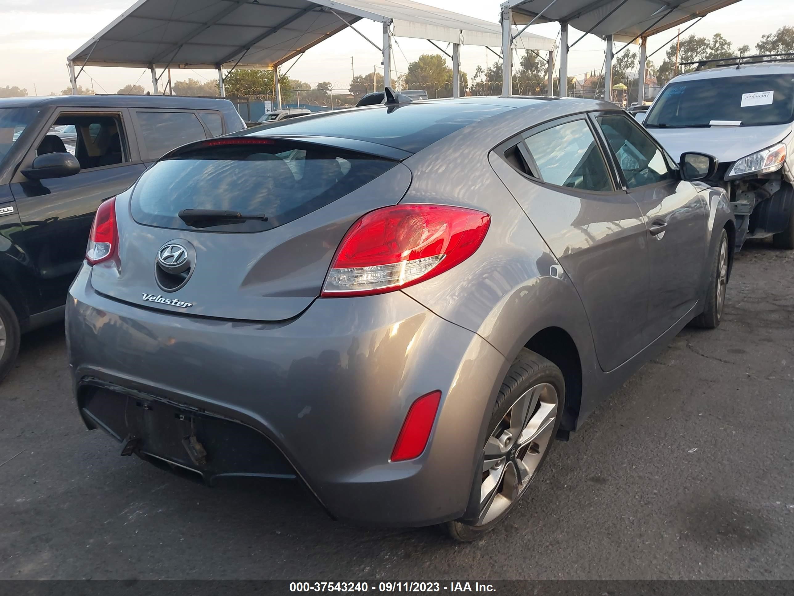 Photo 3 VIN: KMHTC6AD5GU264015 - HYUNDAI VELOSTER 